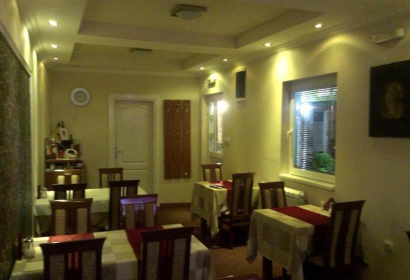 مسافرخانه Private Accommodation Lidija Rakočević