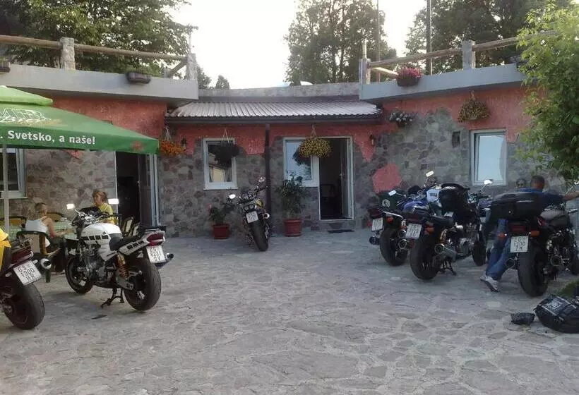 مسافرخانه Private Accommodation Lidija Rakočević