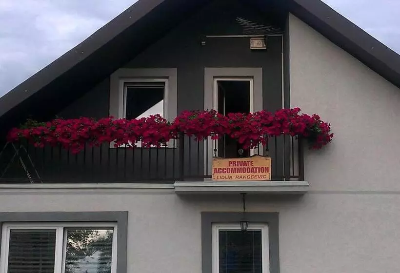 مسافرخانه Private Accommodation Lidija Rakočević