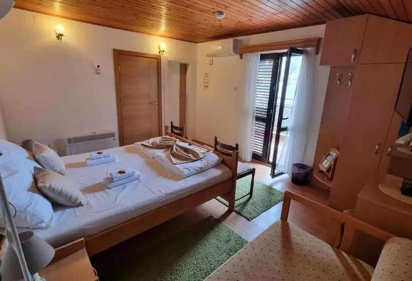 هتل Bokeljski Dvori