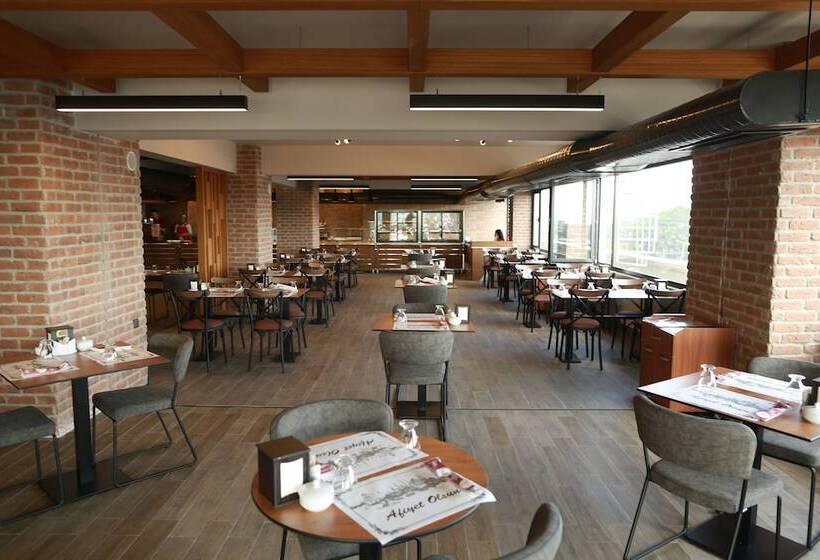 هتل Cay Der Konaklama