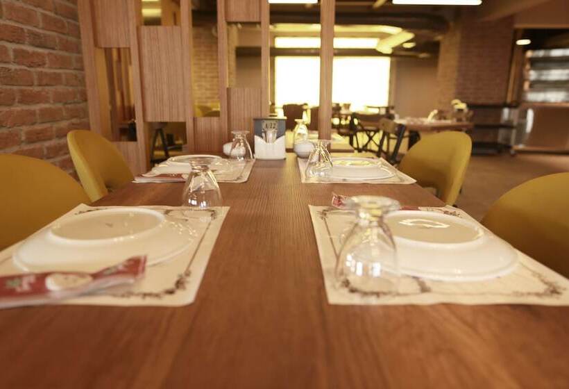 هتل Cay Der Konaklama