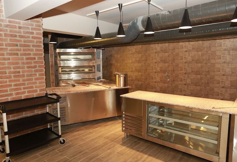 هتل Cay Der Konaklama