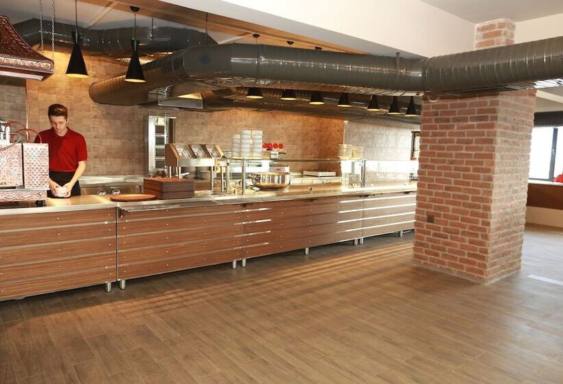 هتل Cay Der Konaklama