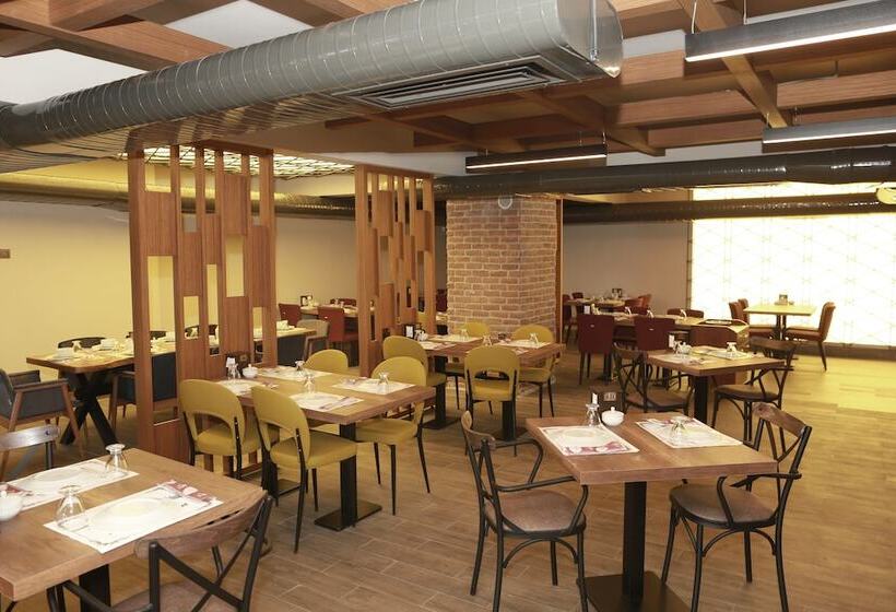 هتل Cay Der Konaklama