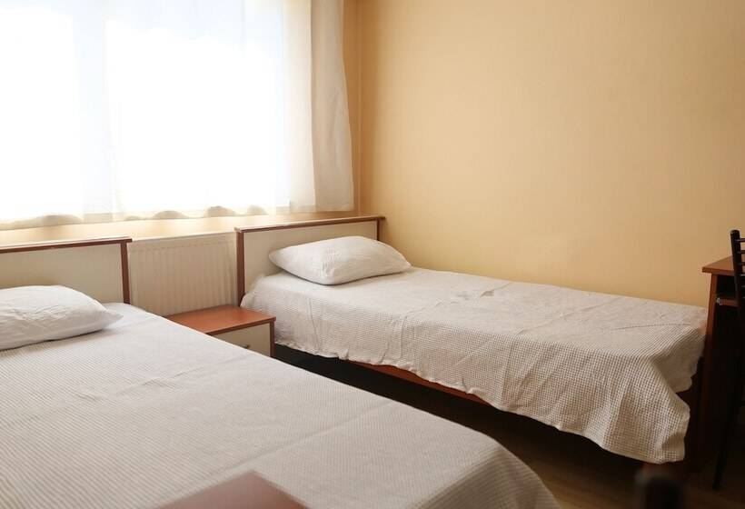 هتل Cay Der Konaklama