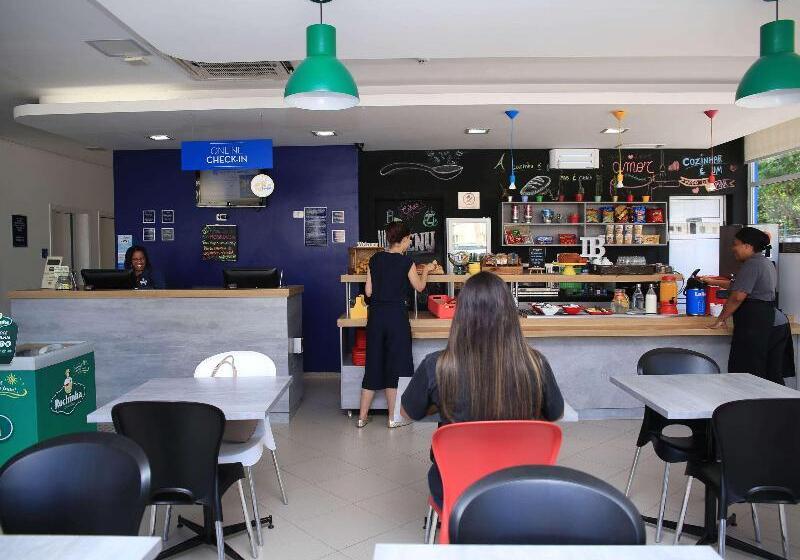 בית מלון כפרי Ibis Budget Piracicaba