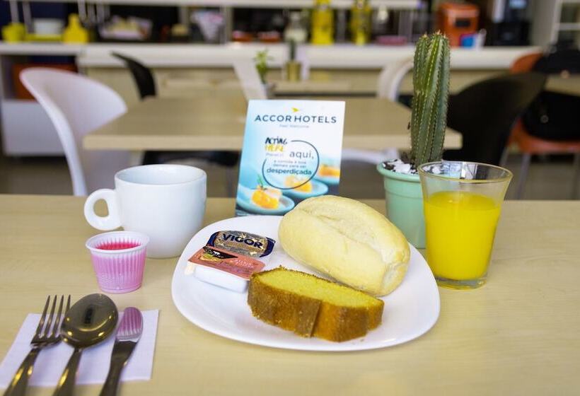 בית מלון כפרי Ibis Budget Piracicaba