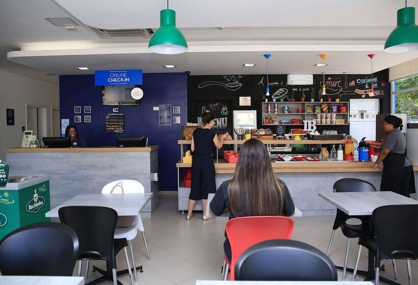 בית מלון כפרי Ibis Budget Piracicaba