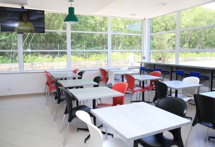 בית מלון כפרי Ibis Budget Piracicaba