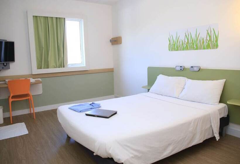 בית מלון כפרי Ibis Budget Piracicaba