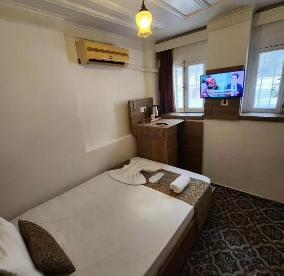 هتل Kadıköy White House