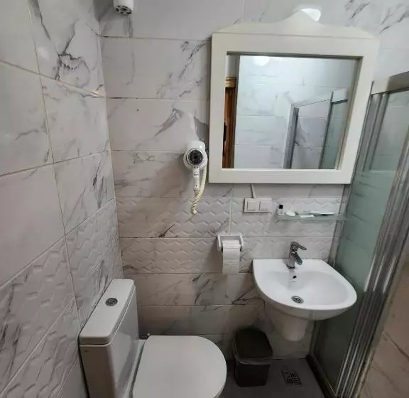 هتل Kadıköy White House