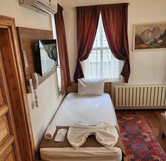 هتل Kadıköy White House