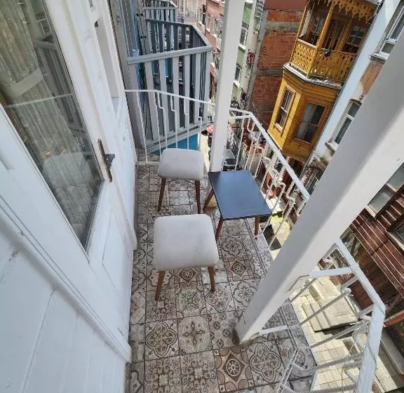 هتل Kadıköy White House