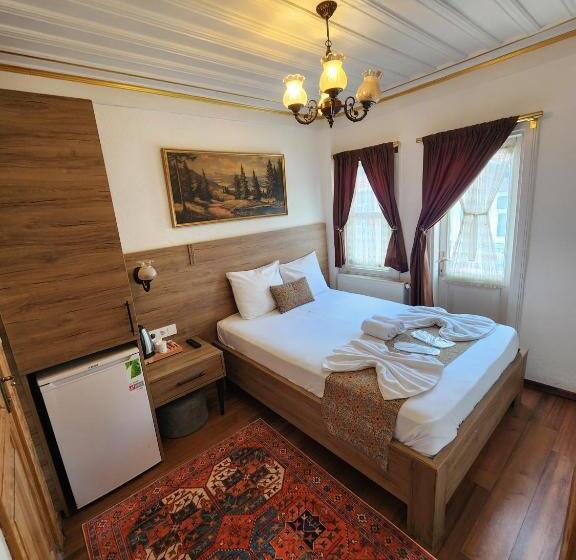 هتل Kadıköy White House