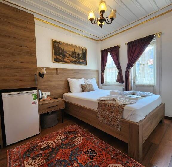 هتل Kadıköy White House