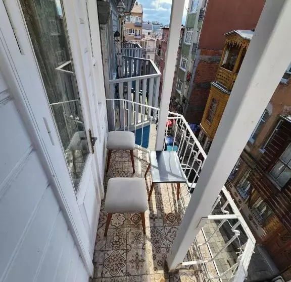 هتل Kadıköy White House