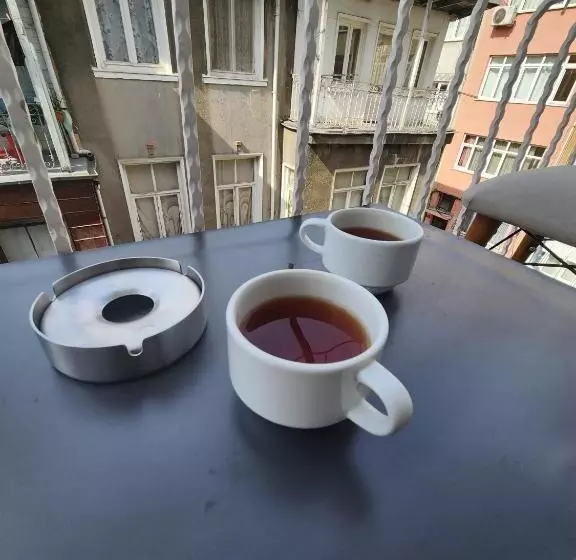 هتل Kadıköy White House