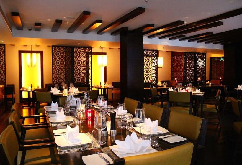 Hotel Le Méridien Paro, Riverfront