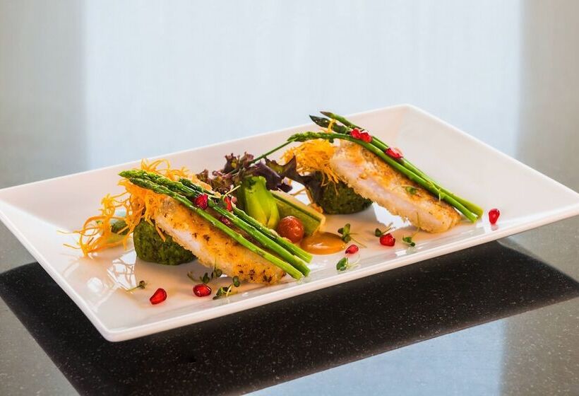 Hotel Le Méridien Paro, Riverfront