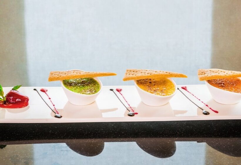 Hotel Le Méridien Paro, Riverfront