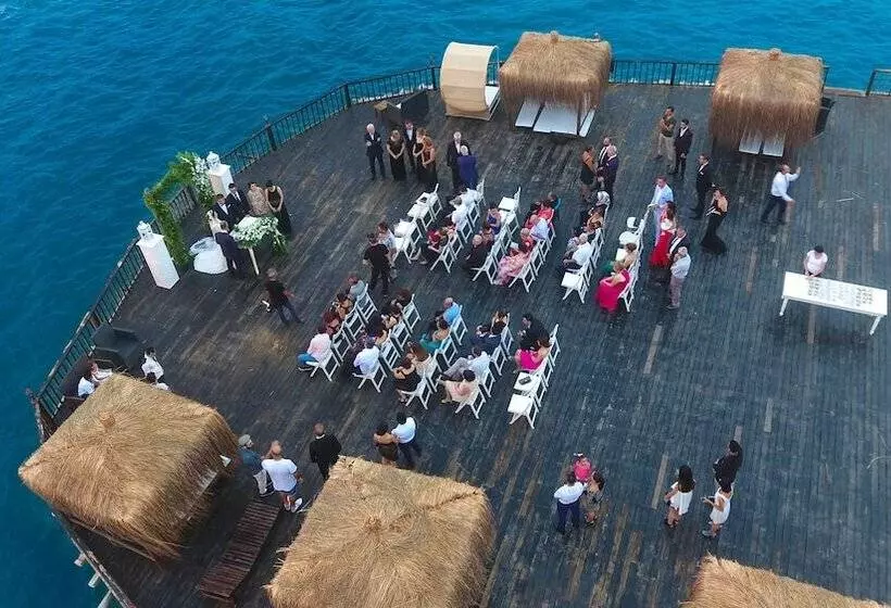 Issos Otel