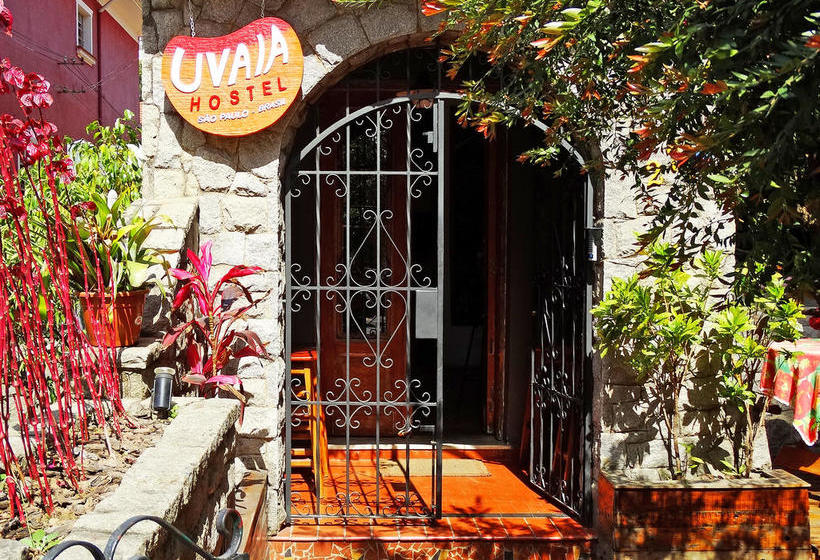 Uvaia Hostel