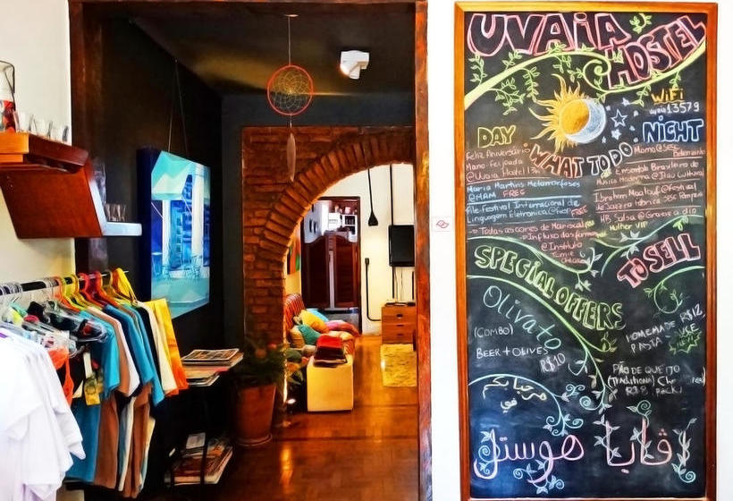 Uvaia Hostel