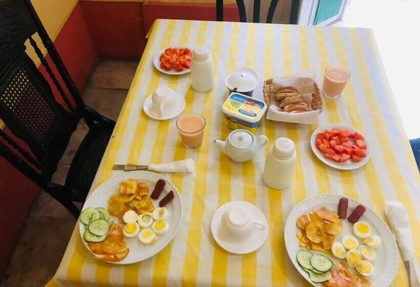 هتل Casa Miriam Hostal Colonial