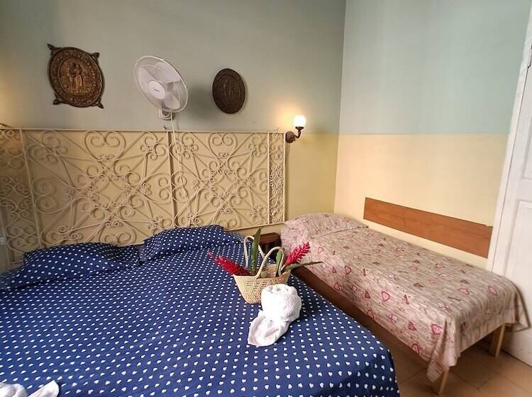 هتل Casa Miriam Hostal Colonial