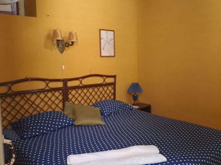 هتل Casa Miriam Hostal Colonial