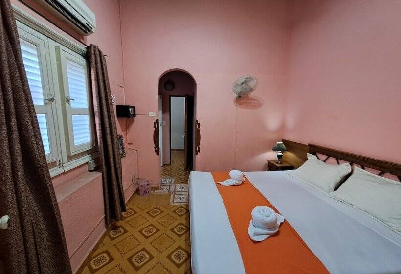 هتل Casa Miriam Hostal Colonial
