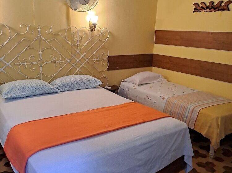 هتل Casa Miriam Hostal Colonial