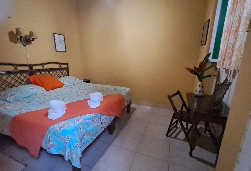 هتل Casa Miriam Hostal Colonial