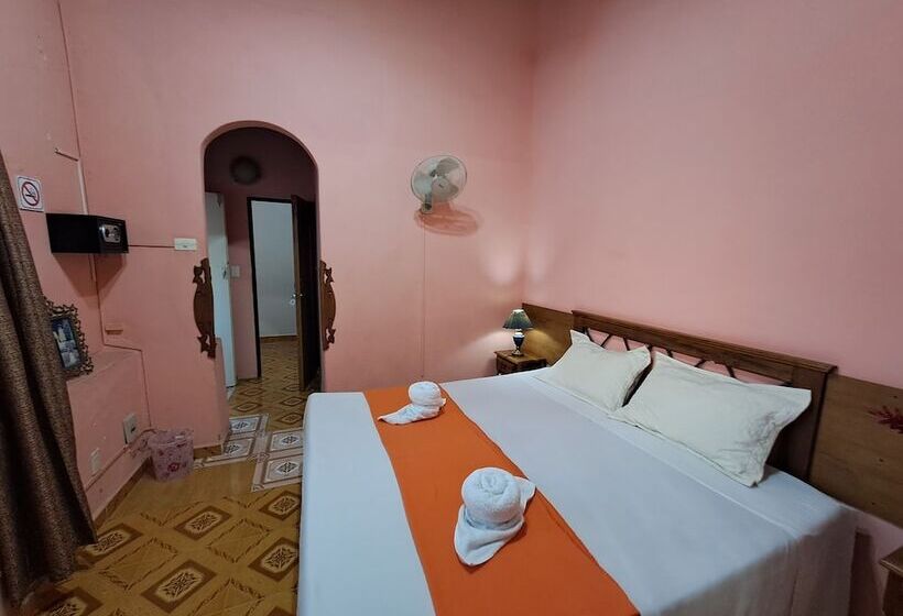 هتل Casa Miriam Hostal Colonial