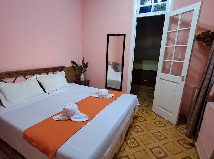 هتل Casa Miriam Hostal Colonial