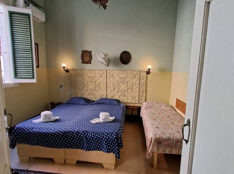هتل Casa Miriam Hostal Colonial