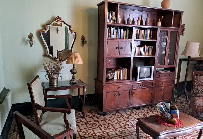 هتل Casa Miriam Hostal Colonial