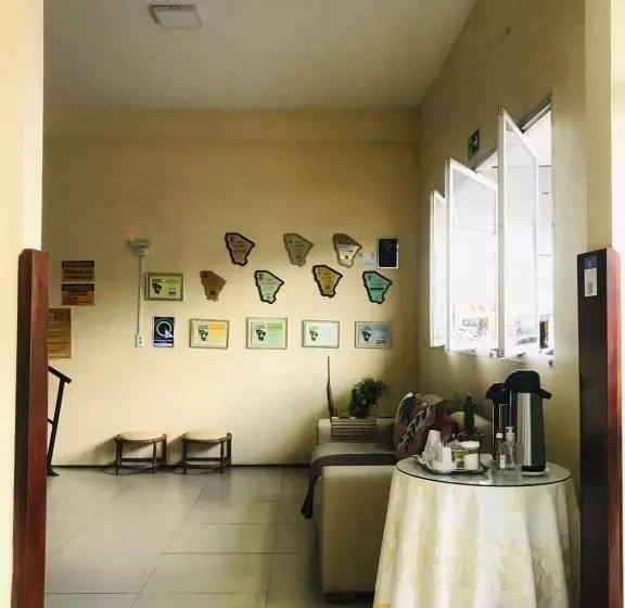 Hotelli Monólitos