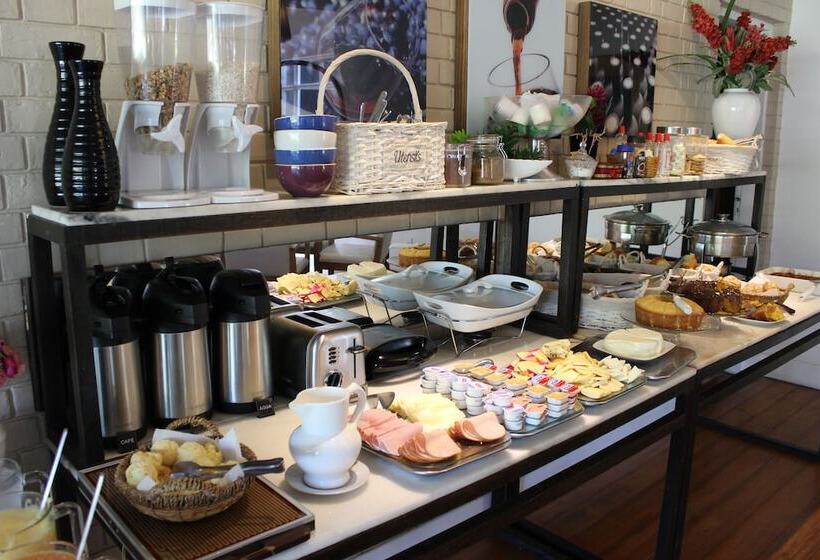 Отель Altenhaus Pousada Itaipava