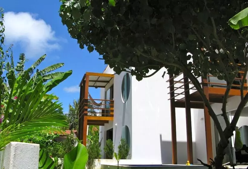 Hotelli La Réserve Design Villas