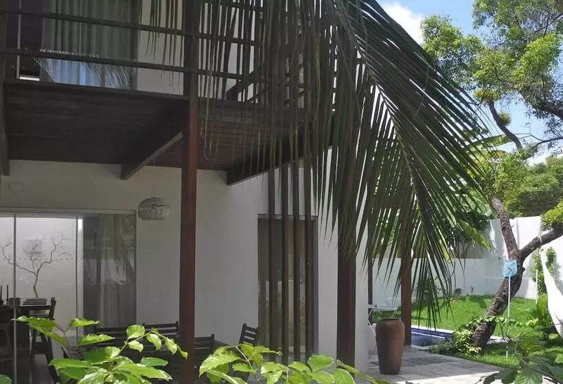 Hotelli La Réserve Design Villas