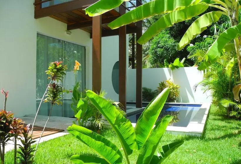 Hotelli La Réserve Design Villas