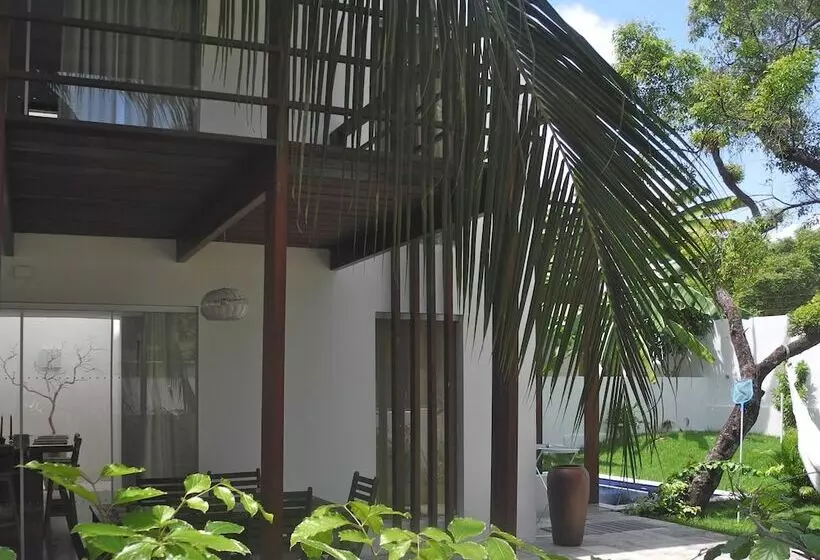 Hotelli La Réserve Design Villas