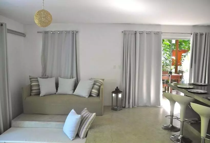 Hotelli La Réserve Design Villas