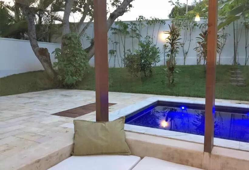 Hotelli La Réserve Design Villas