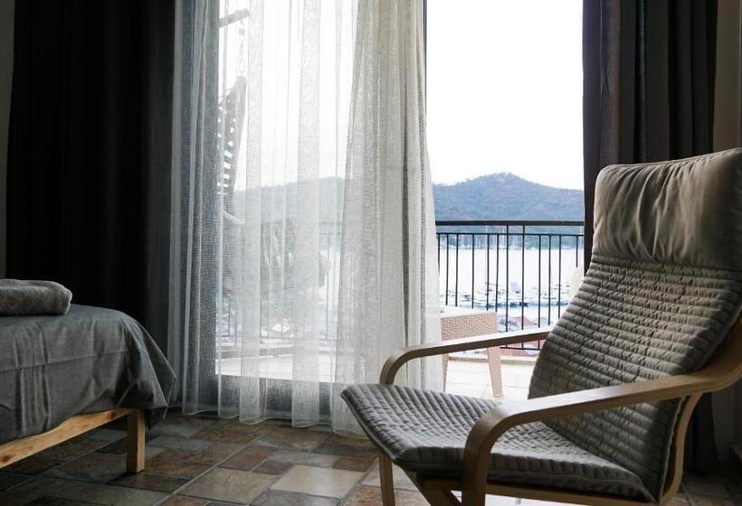 El Camino Hostel & Pub