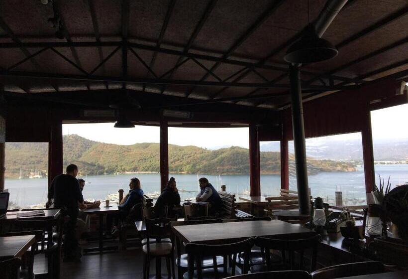 El Camino Hostel & Pub