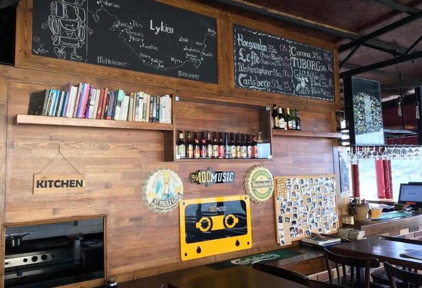 El Camino Hostel & Pub